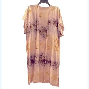 100% silk, botanical dyed, short sleeve “kimono”. Size S-L.